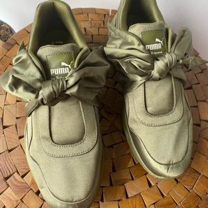 FENTY Puma Rihanna Bow Sneaker